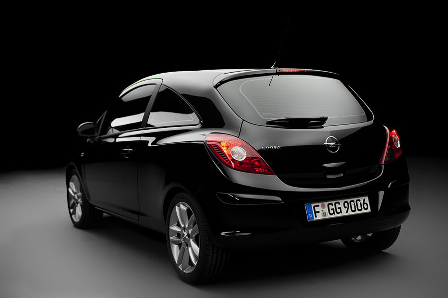 Corsa3D_black_back.jpg
