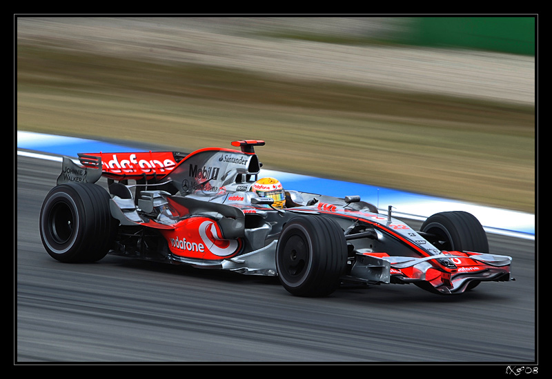 F1_LewisHamilton_blur.jpg